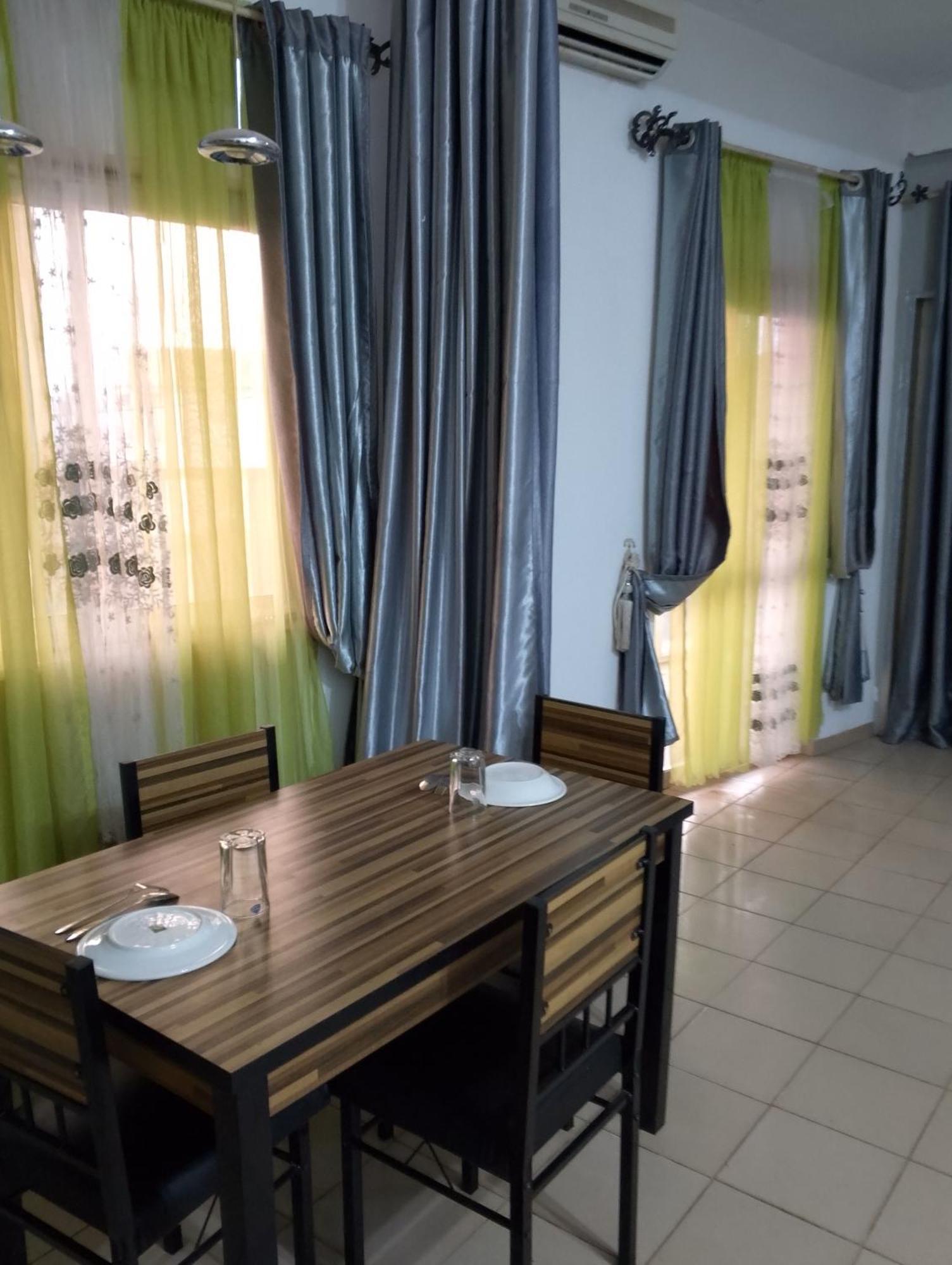 Appart Meuble Le Dakota Yaoundé Dış mekan fotoğraf
